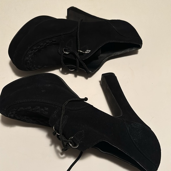 TUK Black Faux Suede Embroidered Stitching Lace Up Ankle Heeled ShoeBoot Size10 - Picture 5 of 6
